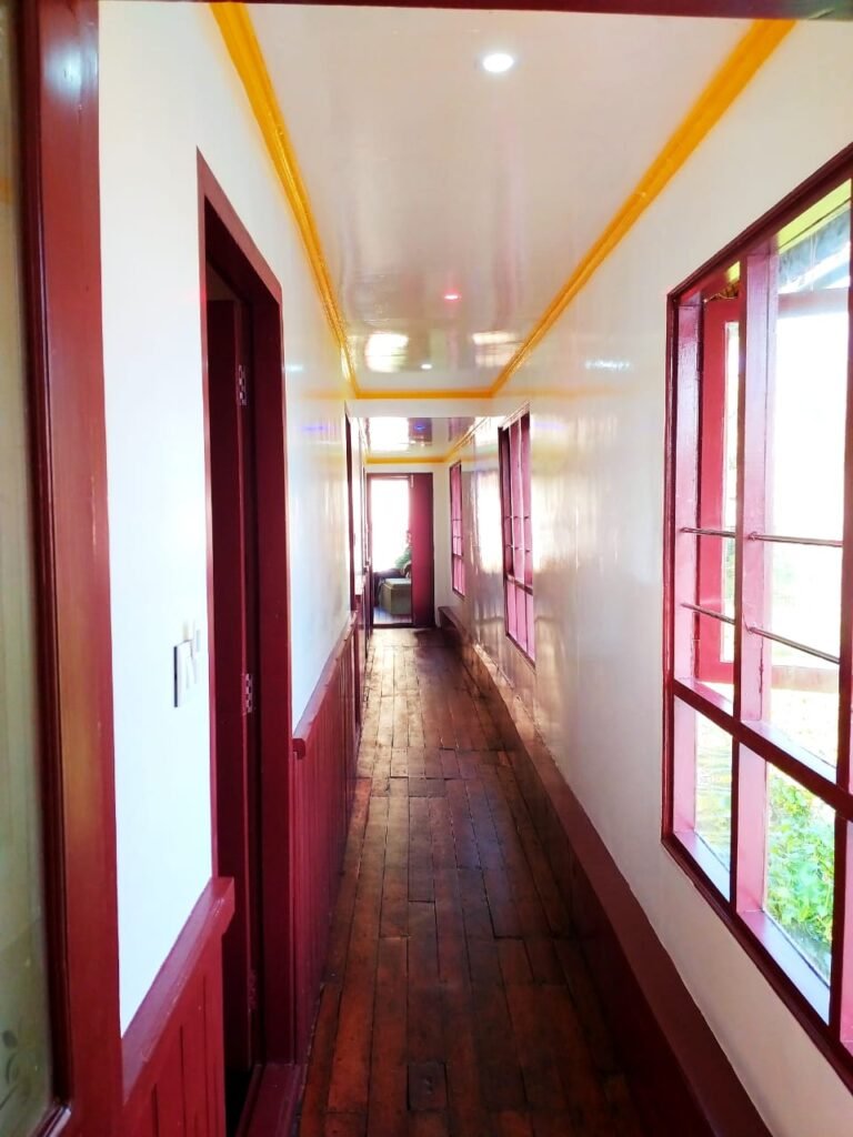 3 bed houseboat