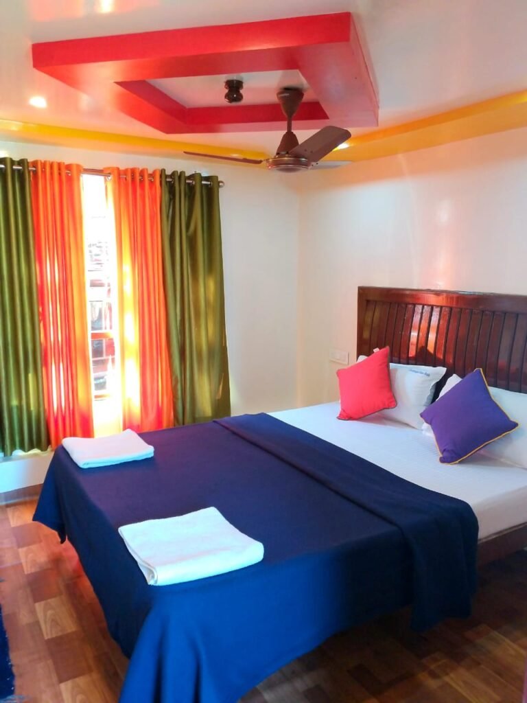 3 bedroom boat house room interior