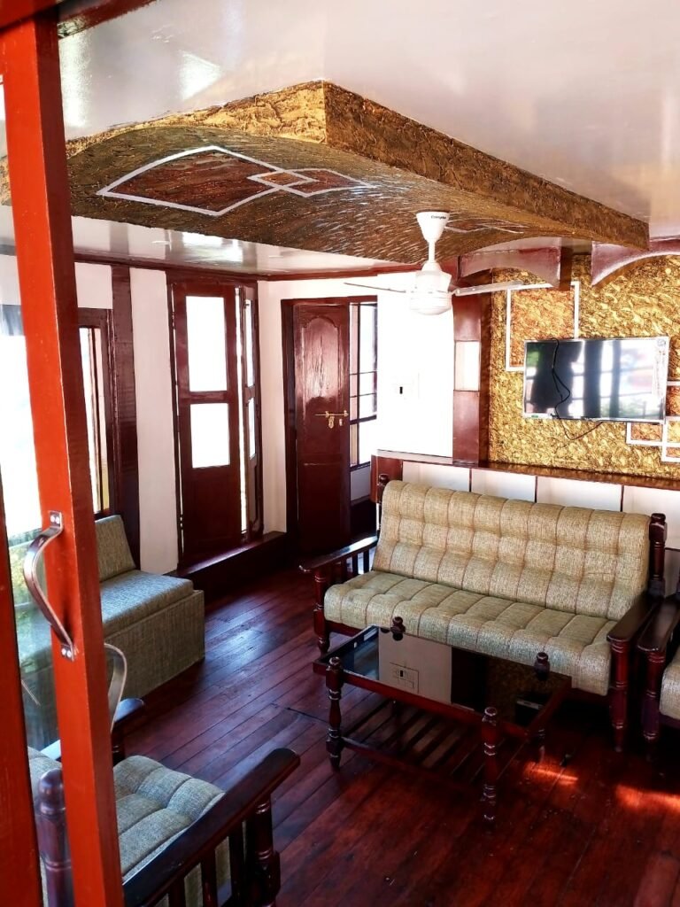 3 bedroom deluxe houseboat with ac