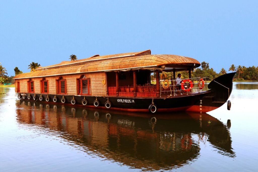 deluxe 2 bedroom houseboat